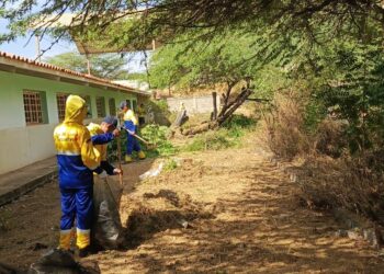 ¡Cumpliendo con el 1×10! Ayuntamiento marabino ejecutó operativo de limpieza en la Unidad Educativa Batalla de Boyacá