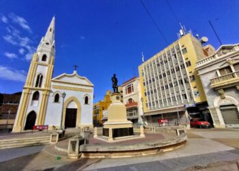 ¡En el casco central! Baralt retorna a su pedestal de honor restaurado por el Plan Rector de Protección del Patrimonio del Zulia
