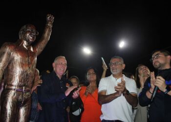 ¡En Francisco Eugenio Bustamante! Alcalde Di Martino entrega plaza en memoria al revolucionario “Jean Carlos Martínez