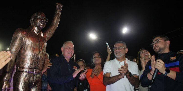 ¡En Francisco Eugenio Bustamante! Alcalde Di Martino entrega plaza en memoria al revolucionario “Jean Carlos Martínez