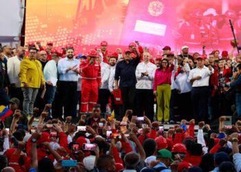 Presidenta (E) Delcy Rodríguez oficializa apertura total del espacio aéreo nacional