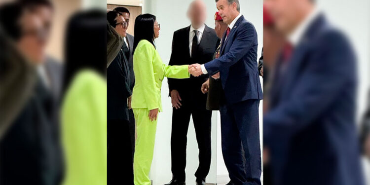 Se revela la primera foto del encuentro entre director de la CIA y la presidenta encargada de Venezuela