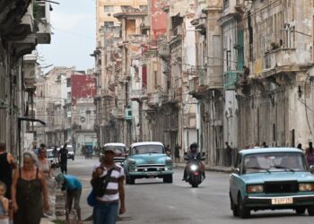 Cuba entra en fase de emergencia: Gobierno reduce jornada laboral y raciona combustible ante crisis total