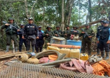 FANB destruye campamentos y materiales de minería ilegal en el estado Amazonas