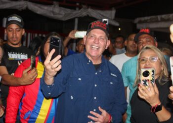 ¡Poder popular en línea! Alcaldía de Maracaibo y empresa privada instalan internet en 125 salas de autogobierno comunal
