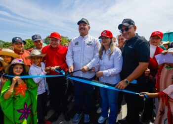 Gobernador del Zulia entrega 34 km de vialidad en Mara para beneficio de 81 mil habitantes
