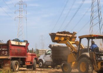 Alcaldía de Maracaibo inicia mantenimiento preventivo en líneas de transmisión eléctrica