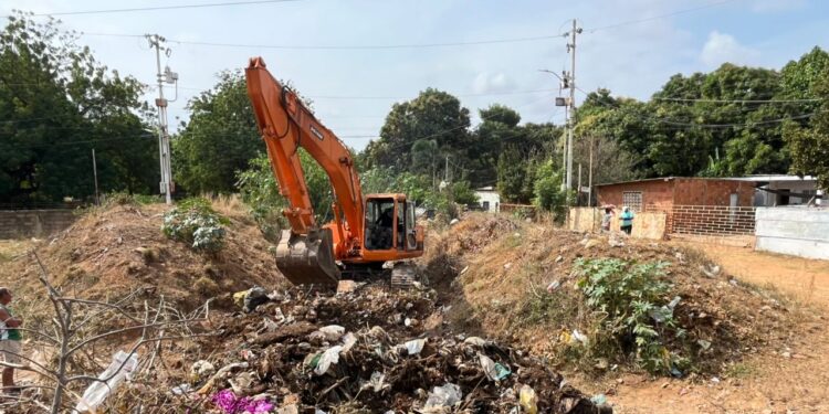 Alcaldía de Maracaibo inició limpieza de la cañada Manuelita Sáenz