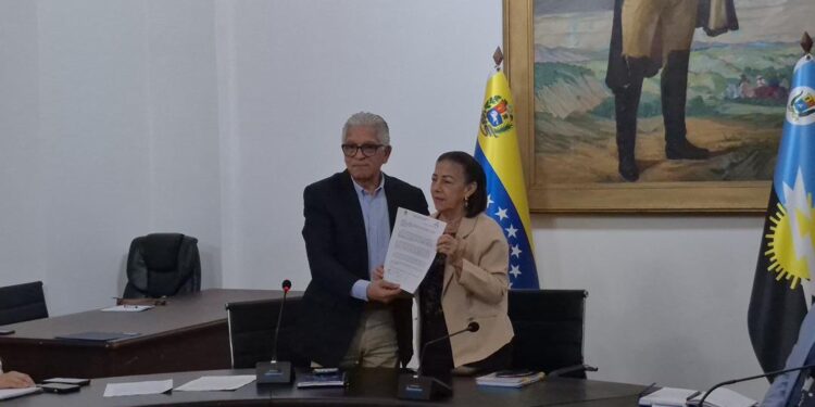 Gobernación entrega al Clez anteproyecto de la Ley de Ciencia y Tecnología del estado Zulia