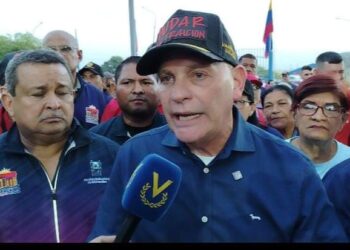 Programa Santa Lucía dotó con lentes a niños y niñas de las escuelas de gaitas en Maracaibo