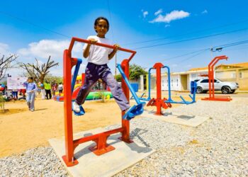 Gobernador Caldera inaugura parque ecológico y entrega canchas en jornada de “Obratón Comunal”