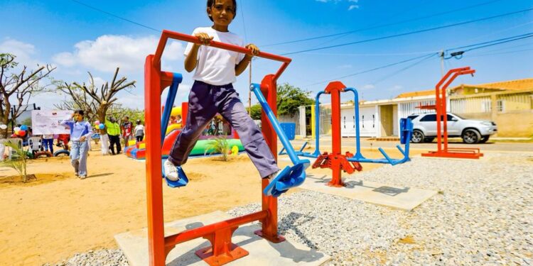 Gobernador Caldera inaugura parque ecológico y entrega canchas en jornada de “Obratón Comunal”