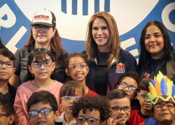Programa Santa Lucía dotó con lentes a niños y niñas de las escuelas de gaitas en Maracaibo