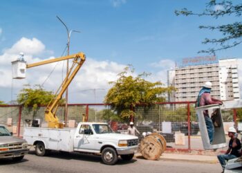 Plan de Iluminación avanza en 21 centros de salud del estado Zulia