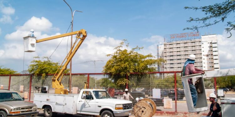 Plan de Iluminación avanza en 21 centros de salud del estado Zulia