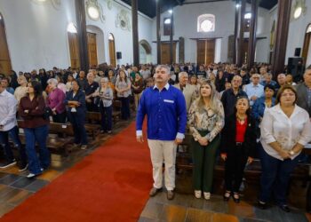 Gobernador Luis Caldera participa en la eucaristía de imposición de cenizas