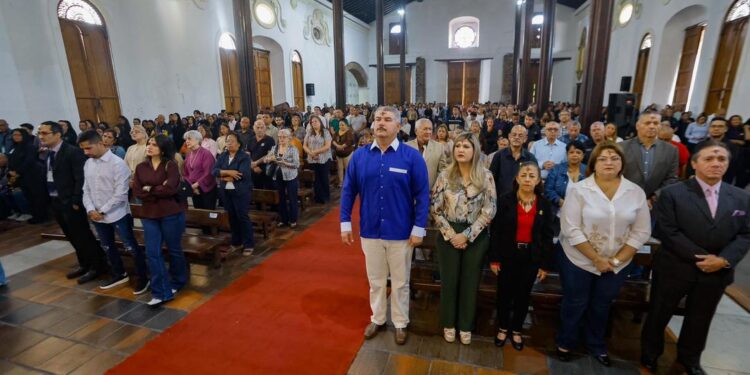 Gobernador Luis Caldera participa en la eucaristía de imposición de cenizas