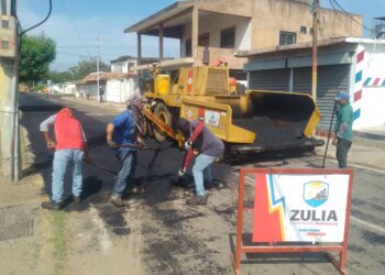 Gobernador Luis Caldera despliega Obraton Comunal en La Popular de San Francisco ¡Asfaltado y sustitución de colector!