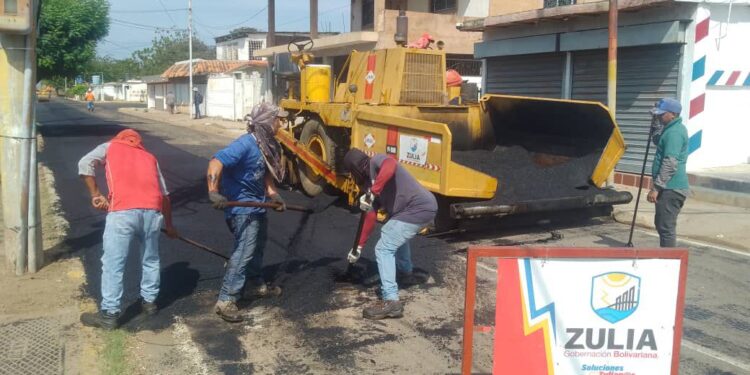 Gobernador Luis Caldera despliega Obraton Comunal en La Popular de San Francisco ¡Asfaltado y sustitución de colector!