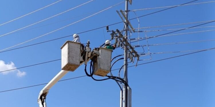 Adecuación en la línea Central-Veritas garantiza servicio eléctrico a usuarios marabinos