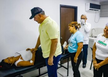 Ministro de Comunas y Gobernador Caldera entregan centro oftalmológico en Cabimas