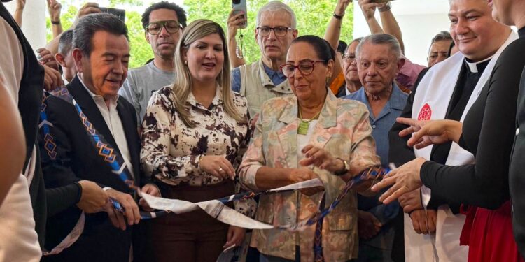 Roselyn de Caldera: Galería de Arte Julio Árraga marca un hito con obras de 70 artistas en sus distintas expresiones