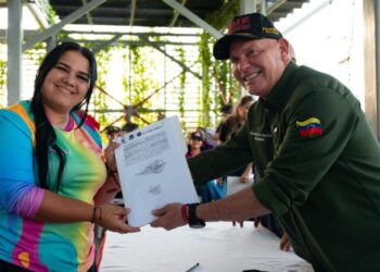 Alcaldía de Maracaibo firmó contrato con emprendedores del Parque Ana María Campos ¡También recibieron ayudas humanas!