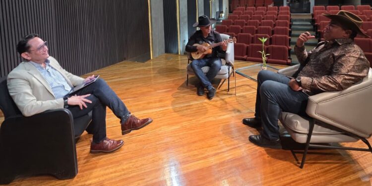 Leonard Reyes honra el legado de Carmen Reyes en Conexión Guayana
