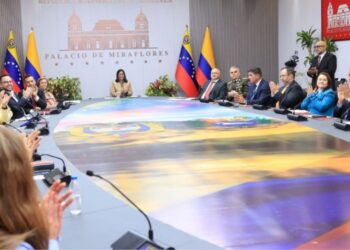 Venezuela y Colombia sellan alianza energética con la primera exportación de GLP