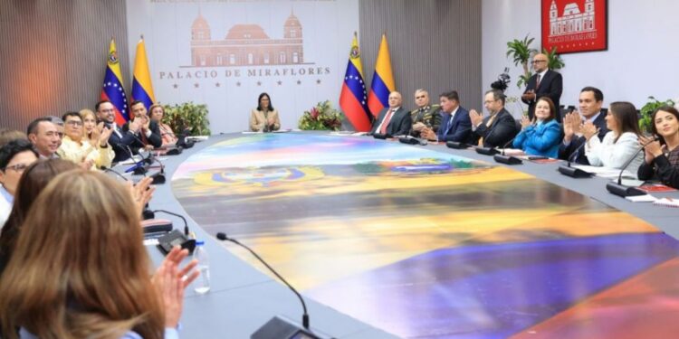 Venezuela y Colombia sellan alianza energética con la primera exportación de GLP