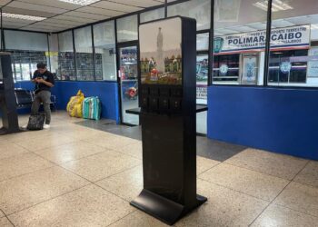 Instalan cámaras inteligentes y lámparas con paneles solares en el Terminal de Pasajeros de Maracaibo