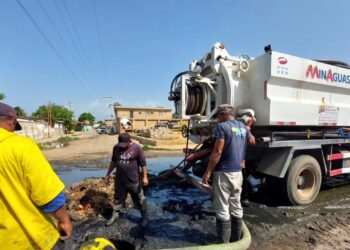 Plan Rector de Aguas Servidas avanza en la parroquia Coquivacoa ¡Saneamiento de colectores y bocas de visita!