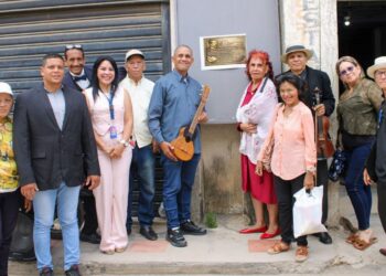 Encuentro poético colectivo conmemoró el natalicio de Udón Pérez desde la Plaza Baralt
