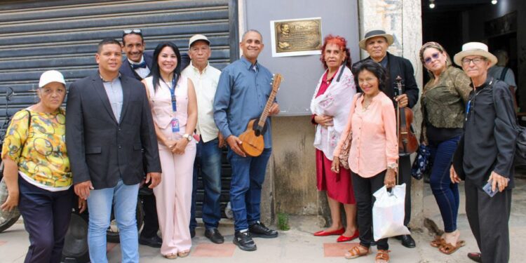 Encuentro poético colectivo conmemoró el natalicio de Udón Pérez desde la Plaza Baralt