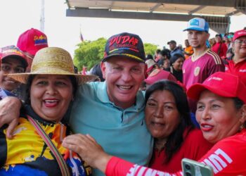 Alcalde Di Martino: “felicito a las mujeres amorosas y trabajadoras incansables”