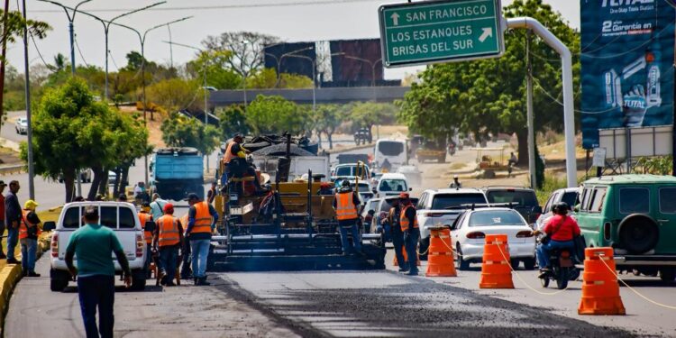Gestión en la calle: Luis Caldera da inicio a la segunda etapa del plan de asfaltado en la Autopista C1