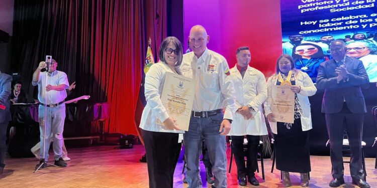 Orden “Dr. San José Gregorio Hernández” || Alcalde Di Martino reconoció mística y vocación de los médicos marabinos en su día