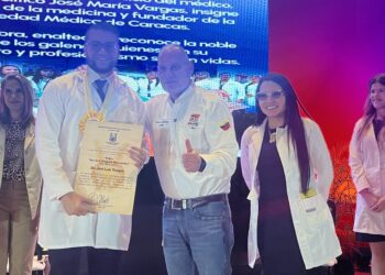 Médicos agradecen el reconocimiento del Alcalde Giancarlo Di Martino en su día