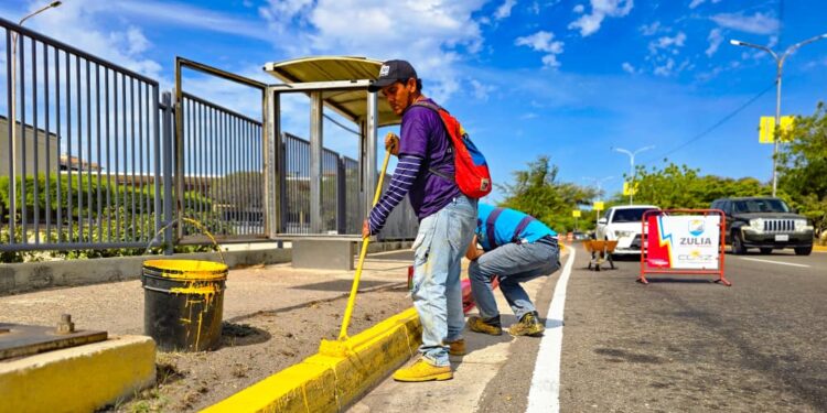 Gobernación del Zulia continúa trabajos de demarcación y pintura en diversos sectores de Maracaibo