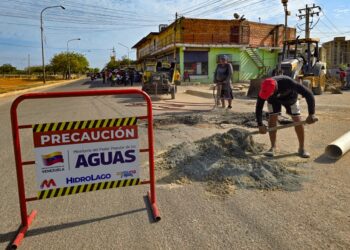Gobernador Luis Caldera inspecciona sustitución de colectores en la parroquia Idelfonso Vásquez en Maracaibo