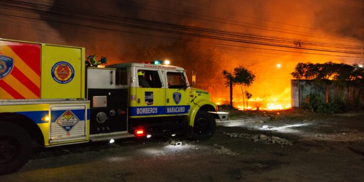Alcaldía sofoca tres incendios en menos de 24 horas en Maracaibo