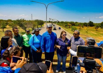 Gobernador Luis Caldera ejecuta plan de servicios y educación en Santa Rita ¡Gobierno de calle!