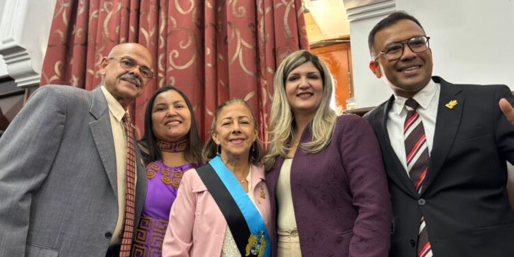 Primera dama del Zulia participa en acto conmemorativo por el Día de la Mujer ¡Orden Ana María Campos!