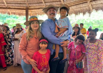 Pueblos originarios del Zulia conmemoran junto al gobernador Luis Caldera el Día de la Niña y el Niño Indígena