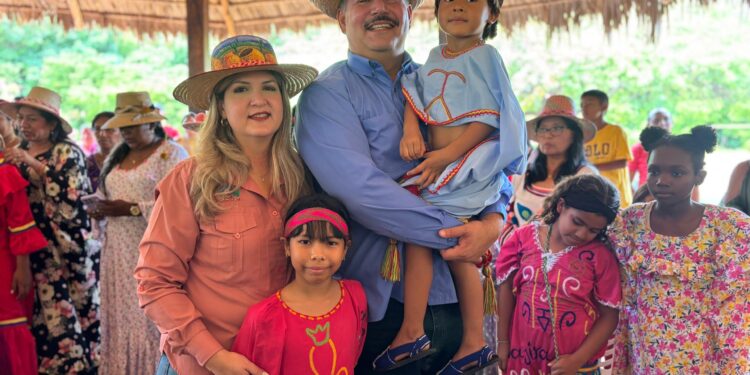 Pueblos originarios del Zulia conmemoran junto al gobernador Luis Caldera el Día de la Niña y el Niño Indígena