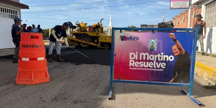 Tres mil 572 toneladas de asfalto coloca la Alcaldía en Cumbres de Maracaibo ¡Di Martino inspecciona trabajos!