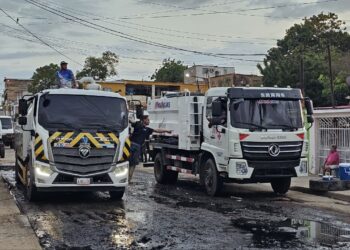 Plan Rector en Gestión para Aguas Servidas realiza saneamiento de colectores en el sector La Salina en Maracaibo