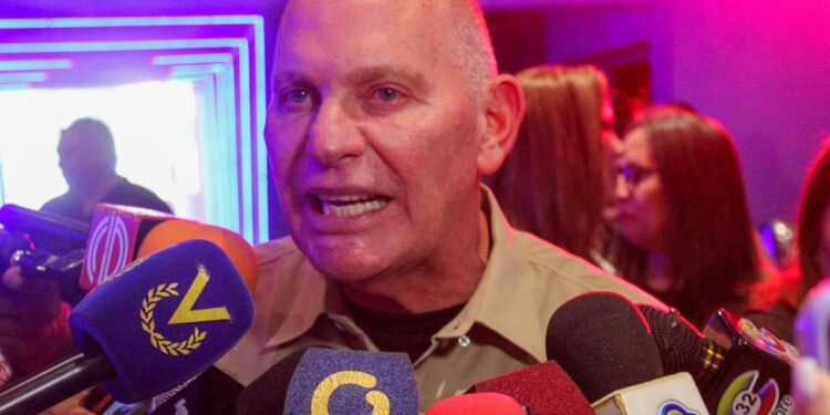 Alcalde Di Martino: “Acompañaremos a talentos en robótica a lograr más triunfos”