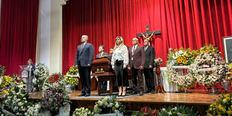 “El Dr. Oscar Belloso Medina deja una huella para las futuras generaciones»: Gobernador Luis Caldera despidió al rector fundador de la URBE