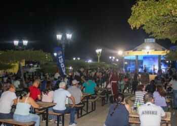 Vive la Retreta llenó de gaita y alegría al boulevard de Santa Lucía